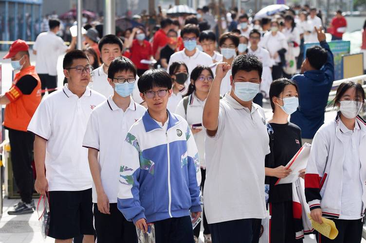 新奥最精免费大全管家婆和2025年高考拉开帷幕与新华全媒 丨2025年高考拉开帷幕